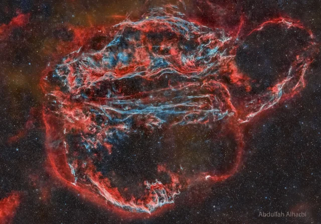 Veil Nebula: Wisps of an Ancient Supernova